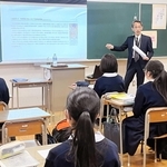 ＡＩとの共存をテーマに講演する清水泰至さん＝愛徳学園高校