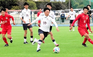 全国の強豪チームが集い、対戦を重ねた＝滝川第二高校