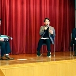 選挙活動でのＳＮＳ利用や法的な規制について議論する（左から）神戸学院大の塚田哲之教授、慶応大の山本龍彦教授、坂本団弁護士＝中央区山本通４、のじぎく会館