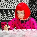 「草間彌生∞ＩＮＦＩＮＩＴＹ」の一場面（（ｃ）２０１８ＴＯＫＹＯＬＥＥＰＲＯＤＵＣＴＩＯＮＳ，ＩＮＣ．ＡＬＬＲＩＧＨＴＳＲＥＳＥＲＶＥＤ．）