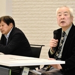 地震後のミャンマーの状況を説明する吉椿雅道さん（左）と猶原信男さん＝神戸ＹＭＣＡ三宮会館