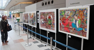 自閉症がある人たちの作品を紹介する展示会＝ｕｍｉｅ