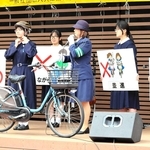 今月から「青切符」　自転車の違反をイラストで紹介　愛徳学園中高生が街頭活動　神戸・垂水