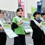 「あしなが学生募金」への支援を呼びかける大学生ら＝神戸市中央区加納町５