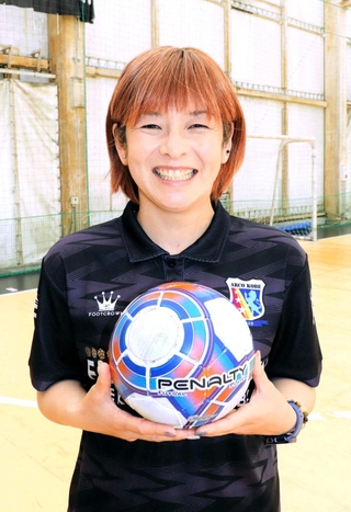 小村美聡さん＝兵庫県フットサルセンターＭＡＹＡ