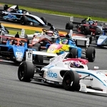２０２５年の「ＫＹＯＪＯ　ＣＵＰ」。手前の白い車体が白石いつもさんのマシン（本人提供）