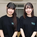 オーディションに合格し、研究生として練習に励む日高結花さん（左）と大西紗愛さん＝中央区江戸町