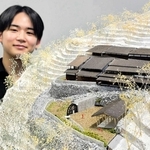 住吉川沿いの水車場跡を活用した施設の模型を制作した前川晴貴さん＝大阪市内
