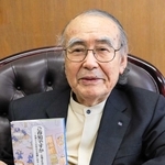 醸造技術発展に貢献してきた丹波杜氏の思いを込めて執筆したと話す西村隆治さん＝神戸市灘区新在家南町