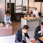 古民家の土間を改装したカフェスペース＝神戸市西区伊川谷町前開