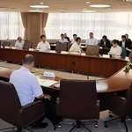 ９月から本格実施される「コベカツ」について議論を交わす委員ら＝神戸市総合教育センター