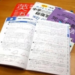 家族に譲ってもらった問題集。数式がびっしり書き込まれている＝神戸市垂水区西舞子