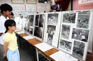 約７０年前の沖永良部島の風土を伝える写真展＝神戸沖洲会館