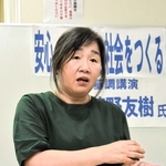 自死した息子への和歌山市の対応について問題点を訴える岩橋啓子さん＝兵庫区文化センター