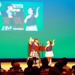 「きこえること、きこえないこと」と題して素直な思いを訴える水野妃愛さん（右）と中原希海さん＝神戸新聞松方ホール