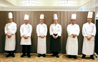 「神戸６ホテル食の旅　チャリティーランチ」で競演する各ホテルのシェフ＝神戸市中央区、ホテルモントレ神戸