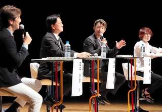 「コベカツ」の意義や課題について意見を交わす鳥谷敬さん（右から２人目）ら＝中央区浪花町