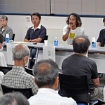 森との関わり合いについて意見を交わす登壇者＝中央区磯辺通２