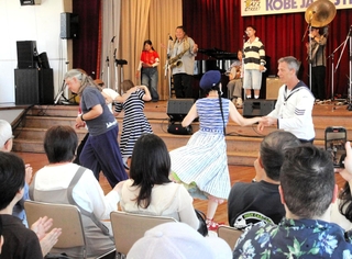 音楽やダンスで沸く会場＝神戸市中央区中山手通３、神戸北野ノスタ