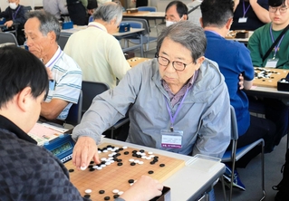 緊迫した戦いを繰り広げた出場者＝神戸新聞本社