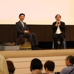 受講者の質問に答える安福武之助さん（左）と白樫政孝さん＝御影公会堂
