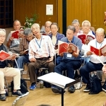 記念演奏会に向けて練習に熱が入るメンバー＝神戸市中央区下山手通５
