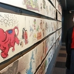 現代の妖怪、カラフルに　イラストレーター・さきゅうさん創作　異人館「うろこの家」で初個展
