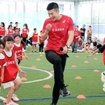 桐生選手の速さに子どもら歓声　「かけっこ教室」に100人、体の使い方など伝授　神戸
