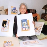 アフガニスタン伝統の細密画を展示・販売する西垣敬子さん＝宝塚市内