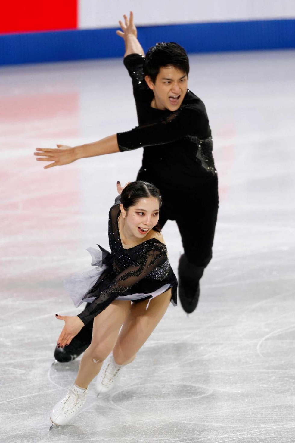 ⭐️チビ⭐️りくりゅう　上々の初戦　神戸新聞 8/18 記事 りくりゅう2位、覇権奪還へ上々スタート フィギュアGPファイナル・ペア