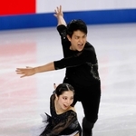 ペアＳＰ　演技する三浦璃来（手前）、木原龍一組
