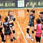 岡山－姫路　得点を奪い喜ぶ姫路の選手たち