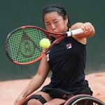 車いすの部女子シングルス準々決勝でプレーする上地結衣（共同）
