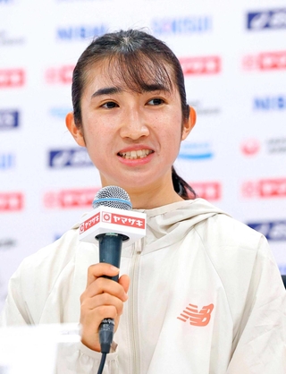 陸上の日本選手権開幕を前に記者会見する田中希実＝３日、東京・国立競技場（代表撮影）