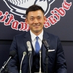 来季限りでの現役引退を表明する西武の栗山＝２４日、埼玉県所沢市