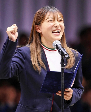 日本選手団の壮行会で、笑顔を見せるフィギュアスケート女子の坂本花織＝１８日午後、千葉県船橋市