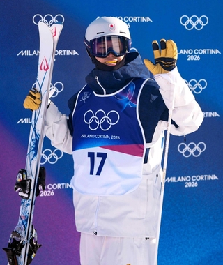 男子モーグル予選２回目を終え、引き揚げる藤木豪心