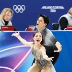 ペア・フリー　演技する三浦璃来、木原龍一組＝ミラノ（共同）