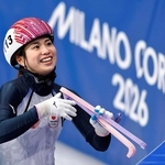 ショートトラック女子１５００メートル予選のレースを終え、笑顔を見せる長森遥南＝ミラノ（共同）
