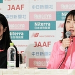 名古屋ウィメンズマラソンを前に、記者会見する前田穂南（右）＝６日、名古屋市