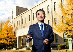 神戸大副学長（経営学研究科教授）國部克彦さん＝神戸市灘区、神戸大学（撮影・後藤亮平）