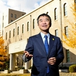 神戸大副学長（経営学研究科教授）國部克彦さん＝神戸市灘区、神戸大学（撮影・後藤亮平）