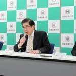 統合について説明する（左から）藤岡宏幸学長、太城力良理事長、野口光一学長＝西宮市武庫川町、兵庫医科大