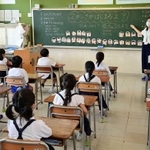 ２学期が始まりクラスの目標などを話し合う児童たち＝１７日午前、明石市大久保町西島、江井島小学校（撮影・秋山亮太）