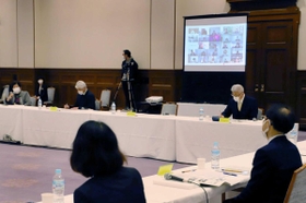 「トライやる・ウィーク」の２０２１年度の実施について話し合った推進協議会＝神戸市中央区下山手通４、兵庫県公館
