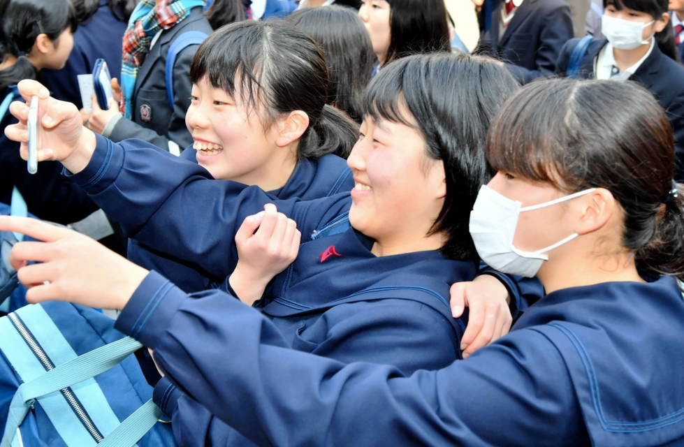 神戸新聞next 教育 高校受験 学区再編 特集 ニュース 兵庫県内公立高校で合格発表 合格通知に喜び爆発
