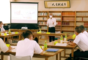 統合される三木市内３高校の特色などが報告された検討委員会＝三木市吉川町渡瀬