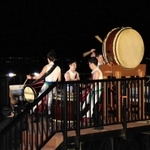 別所ともえ太鼓会のメンバーらが和太鼓演奏