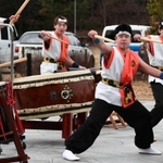 全国大会で演奏予定だった「鳶の翼」を地域行事で披露するメンバー＝三木市志染町三津田、三木総合防災公園