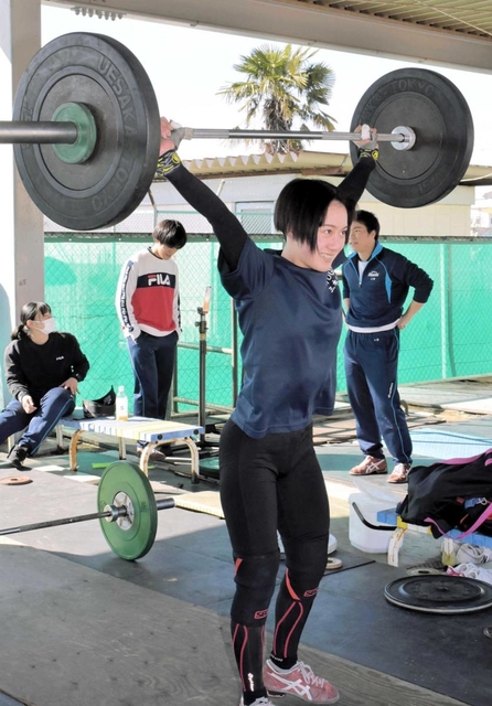 練習する溝端しの選手＝三木市別所町小林、三木東高校